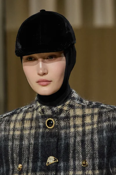 Look 19